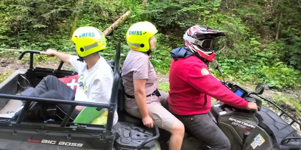 У районі Петроса рятувальники допомогли підлітку, що хворий пішов у похід (ФОТО)