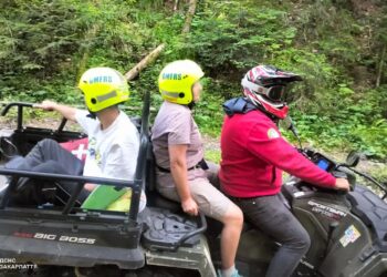 У районі Петроса рятувальники допомогли підлітку, що хворий пішов у похід (ФОТО)
