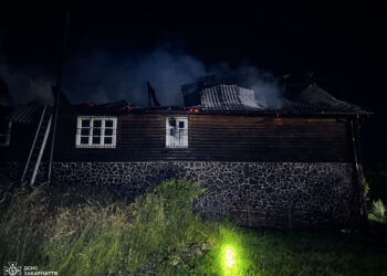 У Середньому Водяному на Тячівщині вигорів дерев'яний поверх 2-поверхового будинку (ФОТО)