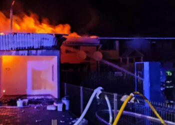 У Солотвині вночі горіла база відпочинку (ФОТО)