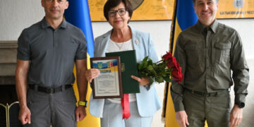 У Закарпатській ОВА відзначили працівників легкої промисловості