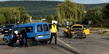 У зіткненні двох авто на об'їзній Ужгорода загинула жінка-водій, водія і пасажирку іншого авто травмовано (ФОТО, ВІДЕО)