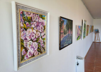 «Ужгород квітне у творах митців» – виставка у Закарпатському музеї народної архітектури та побуту