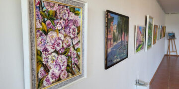 «Ужгород квітне у творах митців» – виставка у Закарпатському музеї народної архітектури та побуту