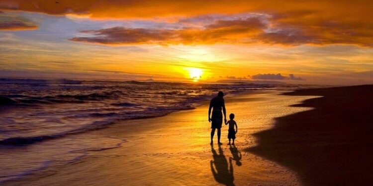 В Україні різко зросла кількість чоловіків, які намагаються оформити статус батька-одинака – Opendatabot