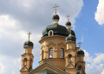 В Україні визначили “критично важливі” організації, які можуть бронювати священників. Їх майже 8 тис.