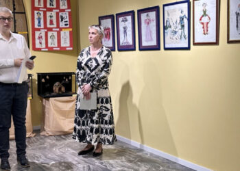 В Ужгороді представили виставку робіт Емми Зайцевої під назвою «Народження образу»