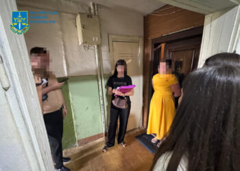 В Ужгороді уродженець Донеччини з працівниками банку вкрали 1,7 млн грн з рахунків пенсіонерів з окупованих територій (ФОТО)