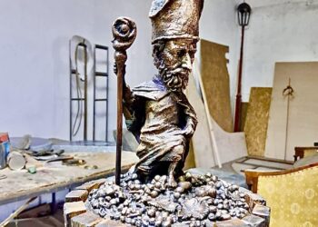 В Ужгороді з’явилася 77-ма мініскульптура: Святий Урбан Лангрський “наливає” вино –