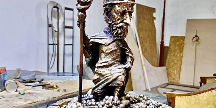 В Ужгороді з’явилася 77-ма мініскульптура: Святий Урбан Лангрський “наливає” вино –