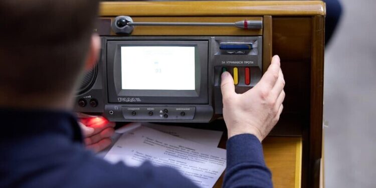 Верховна Рада ухвалила законопроєкт про множинне громадянство в Україні