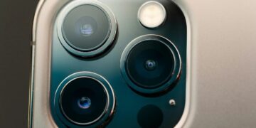 Водій сфотографував кросовер Volvo — і зіпсував камеру смартфона – Автоновини