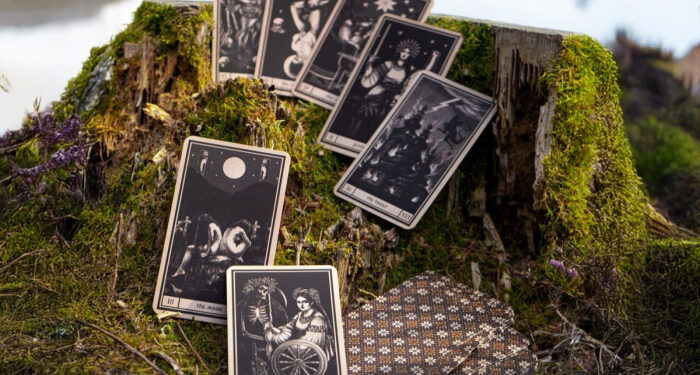 Закарпатська міфологія на картах таро: як художниця з Ужгорода популяризує український фольклор за кордоном