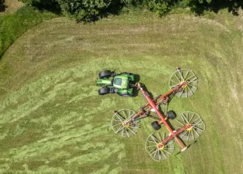 Pöttinger випустив чотирироторні граблі Top VT 12540 C – Техніка