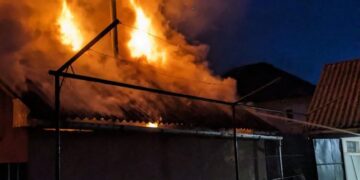 Рано-вранці у Сваляві вирувала пожежа — Закарпаття