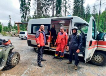 Поблизу водоспаду Шипіт довелось рятувати 20-річну дівчину — Закарпаття