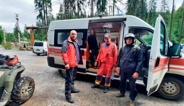 Поблизу водоспаду Шипіт довелось рятувати 20-річну дівчину — Закарпаття