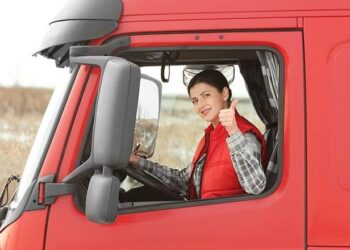 В Україні відновили підготовку жінок-далекобійниць – Техніка