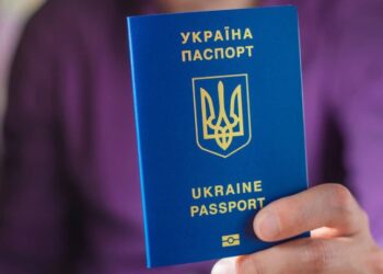 Виїзд за кордон по-новому з осені: хто має здати відбитки пальців — Закарпаття