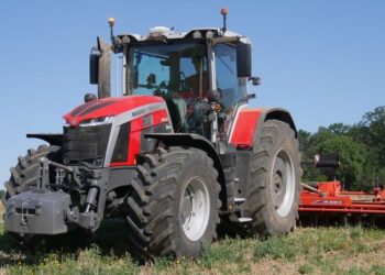 Massey Ferguson випустив покращену серію тракторів MF 8S  – Техніка