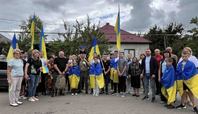 У Великолучківській громаді зустріли воїна, який повернувся з ворожого полону — Закарпаття