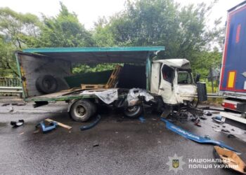 Ще одна смертельна аварія на Закарпатті: зіткнулись дві вантажівки — Закарпаття