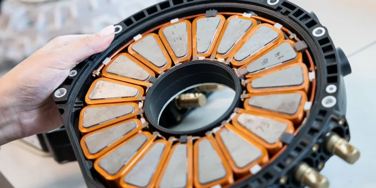 Британці створили 738-сильний двигун вагою з каністру води – Автоновини