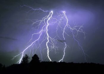 Грози, зливи та град: область накриє негода — Закарпаття