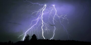 Грози, зливи та град: область накриє негода — Закарпаття