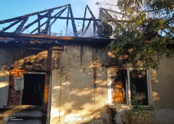 Через незагашену свічку у Греблі на Хустщині вигорів будинок (ФОТО)
