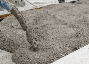 Чому не варто економити на бетоні і де його можна замовити