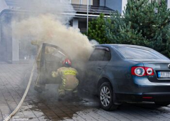 Сьогодні вранці в Ужгороді горів Volkswagen Jetta — Закарпаття