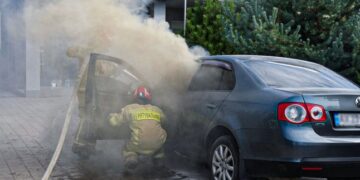 Сьогодні вранці в Ужгороді горів Volkswagen Jetta — Закарпаття