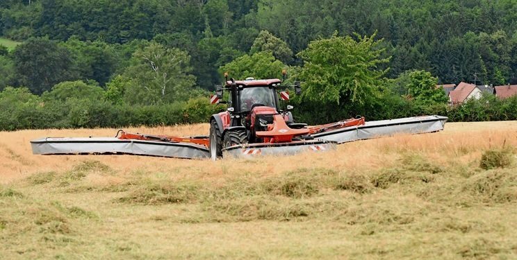 Kuhn представила задньонавісну косарку завширшки 15 метрів – Техніка