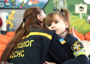 Герої без зброї: психологиня ДСНС Закарпаття Каріна Фаньо про світло у темряві, важливість професії і силу бути поруч