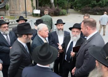 Келлог разом із Єрмаком і представником Єврейського національного фонду відвідали Бабин Яр