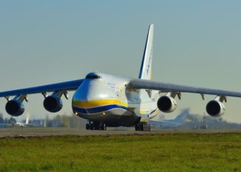 Компанія “Антонов” показала зліт літака Ан-124, який бачили в небі над Києвом, і розповіла, куди він полетів. Відео