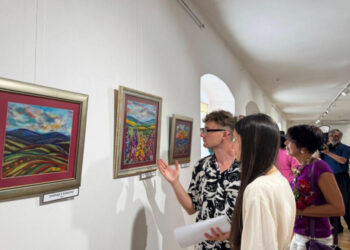 «Магія кольору у часі» – у краєзнавчому музеї представила свій творчий доробок ужгородка Кристина Негер