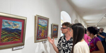 «Магія кольору у часі» – у краєзнавчому музеї представила свій творчий доробок ужгородка Кристина Негер