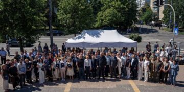 Медика із Закарпаття нагородили за порятунок воїнів на фронті (ФОТО)