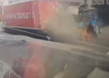 На Берегівській-об'їзній у Мукачеві зіткнулися автомобіль “Нової пошти” і трактор, водій якого – в реанімації (ВІДЕО)