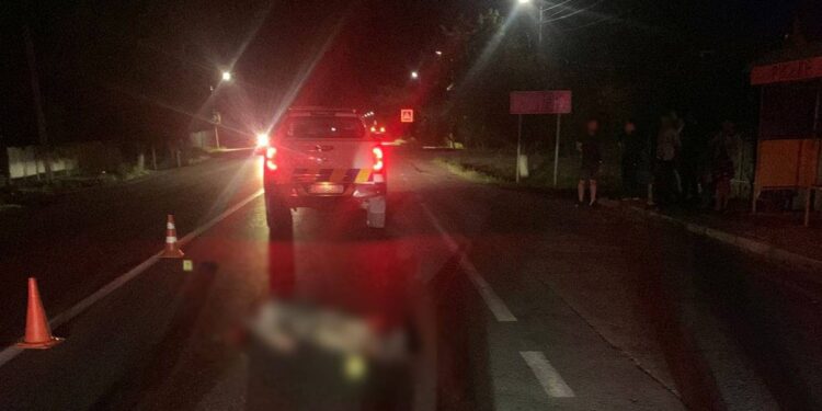 На Мукачівщині автомобіль на смерть переїхав чоловіка, який ліг на дорогу (ФОТО)