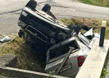 На Рахівщині внаслідок зіткнення двох автівок одна перекинулася і впала на дах іншої (ФОТО)