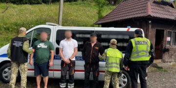 На Рахівщині затримали харків'ян, які під виглядом “швидкої” переправляли “ухилянтів” до Румунії (ФОТО)