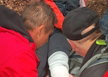 На Закарпатті на квадроциклах спускали з гір 12-річного туриста, що підвернув ногу (ФОТО)