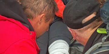 На Закарпатті на квадроциклах спускали з гір 12-річного туриста, що підвернув ногу (ФОТО)