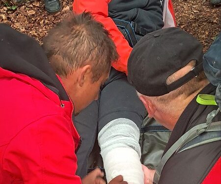 На Закарпатті на квадроциклах спускали з гір 12-річного туриста, що підвернув ногу (ФОТО)