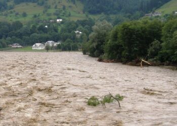 На Закарпатті нічні зливи спричинили різке підняття рівня річок, можливі підтоплення –