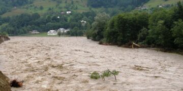 На Закарпатті нічні зливи спричинили різке підняття рівня річок, можливі підтоплення –