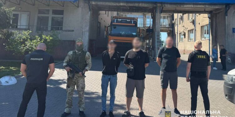 На Закарпатті переправник намагався підкупити прикордонника за $8 тисяч – його затримали (ФОТО)